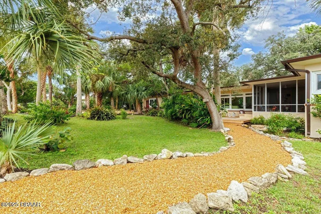 311 Pelican Avenue, Daytona Beach